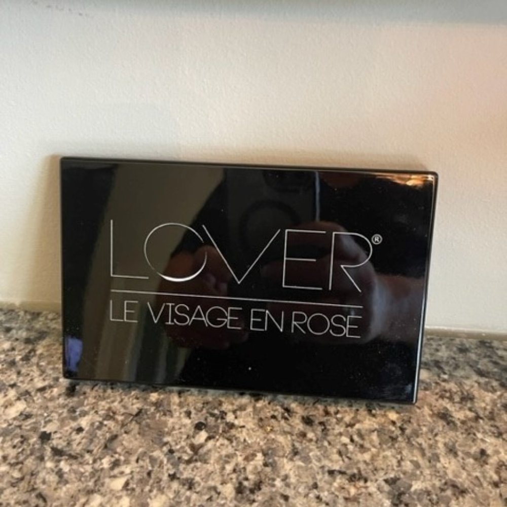 Eyeshadow and blush pallet - Picture 2 of 4